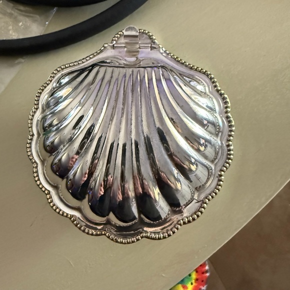VINTAGE E & JL (E&J LEEK) SILVER PLATE CLAM SHELL BUTTER DISH W/ FROSTED GLASS - Picture 1 of 16